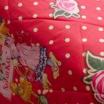 Cubre-Sarah-K-rosas-rojo-det4