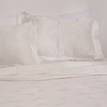 Cubrecama_Jacquard_Natural_Hojas_Detalle_2_Full_1000
