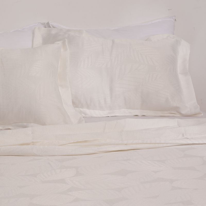 Cubrecama_Jacquard_Natural_Hojas_Detalle_2_Full_1000