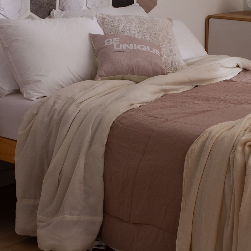 Cubrecama_DualDuty_avellana_det1_1000